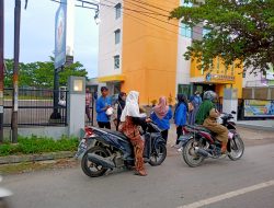 ORMAWA UBSI TEGAL BERBAGI TAKJIL DAN SEMBAKO KEPADA MASYARAKAT
