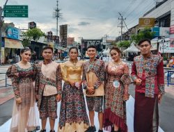 6 Mahasiswa/i Universitas BSI Kampus Kota Tegal Mengikuti Pagelaran City Walk Fashion Show On The Street di Malioboro-nya Tegal