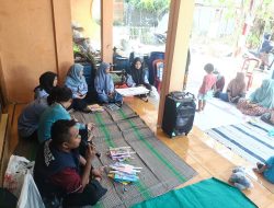 Dosen Universitas BSI Kampus Kota Tegal Gelar Pelatihan Pembuatan Poster Kampanye Sosial untuk Bank Sampah Sampurna Berkah