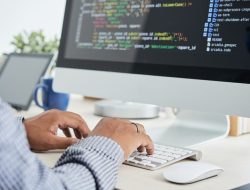 Pusing Lihat Kode-Kode? Yuk, Kenalan Sama Informatika yang Seru!