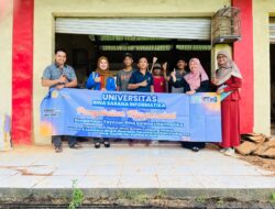 Lewat Sentuhan AI, Dosen dan Mahasiswa UBSI Purwokerto Dorong Transformasi Digital UMKM Kerajinan Kayu